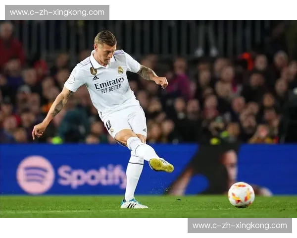 巴黎圣日耳曼控球率69.4%冠绝欧冠,传球成功率90.9%展现极致掌控